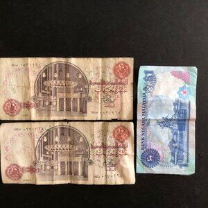 Bank Of Egypt 10 Pounds  2 Lot of Two and One Malasia 1 Dollar Banknote